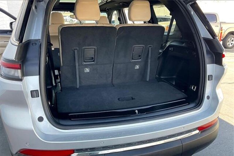 Used 2023 Jeep Grand Cherokee L LimitedImage 33