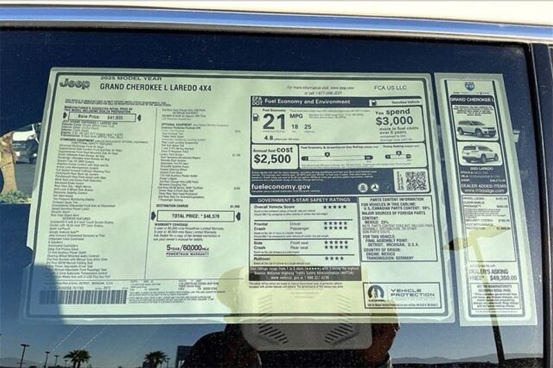 New 2025 Jeep Grand Cherokee L Laredo 4x4Image 16