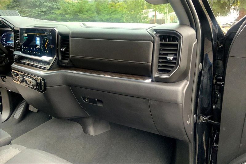 2023 Chevrolet Silverado 1500 LT photo 13