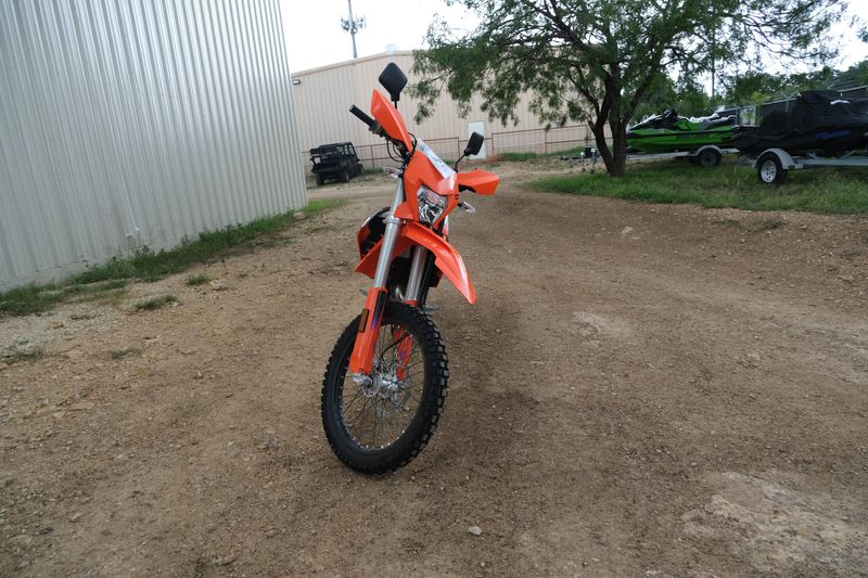 2024 KTM 500 EXCF SIX DAYS ORANGE Image 4