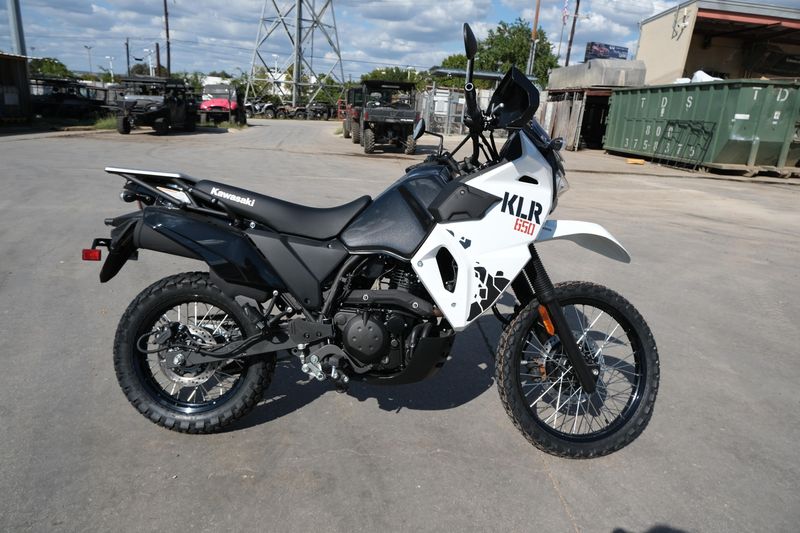 2025 Kawasaki KLR 650 ABS PEARL CRYSTAL WHITE AND METALLIC CARBON GRAYImage 16