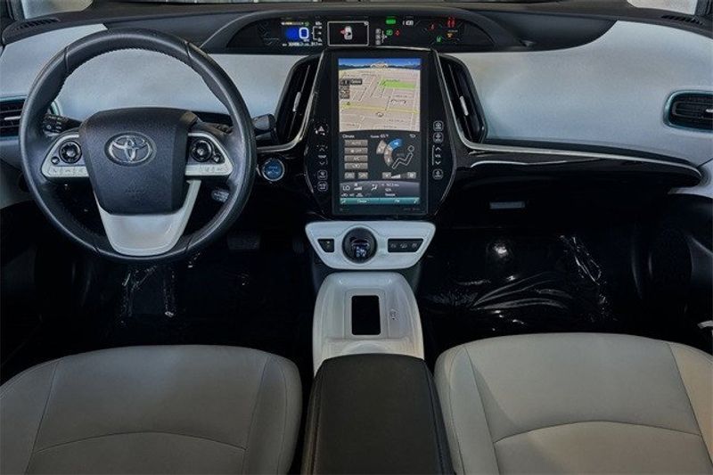 2017 Toyota Prius Prime Image 11
