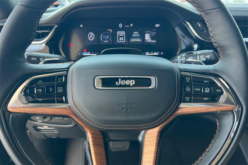 2025 Jeep Grand Cherokee L Summit Reserve photo 22
