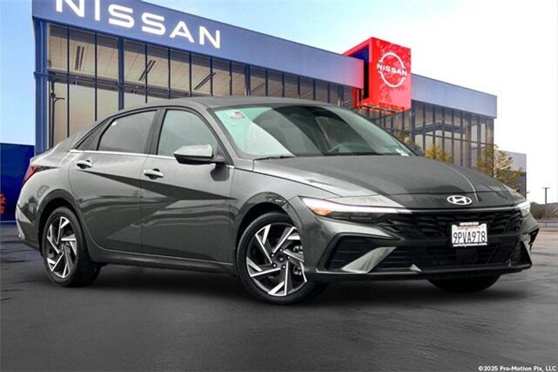 Used 2024 Hyundai Elantra SELImage 2