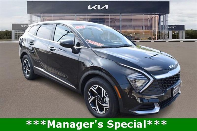2024 Kia Sportage LXImage 10