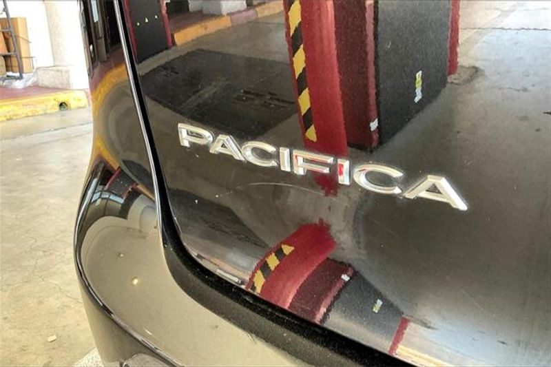 2022 Chrysler Pacifica Hybrid Touring LImage 31