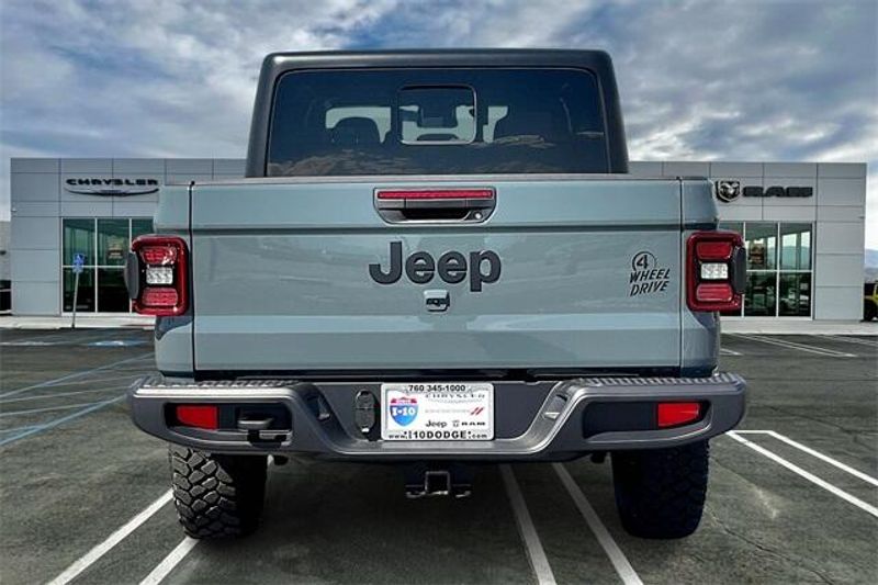 2025 Jeep Gladiator Willys photo 3