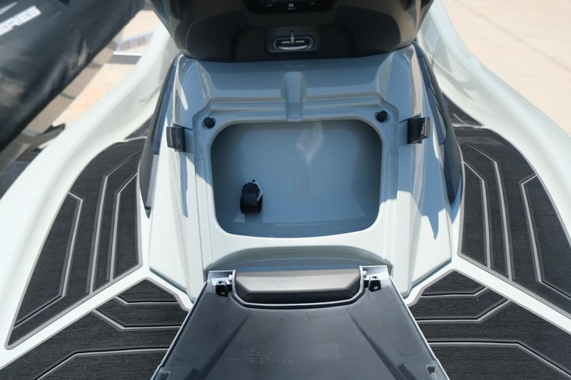 2025 Yamaha FX CRUISER HO WITH AUDIO MINT AND PEARL Image 6