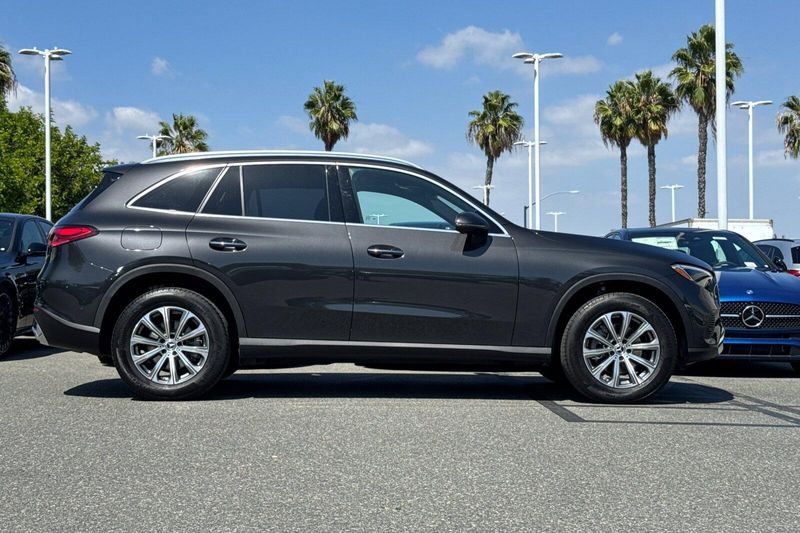 Used 2026 Mercedes-Benz GLC 300Image 3