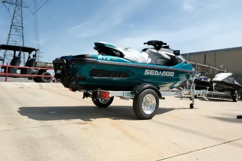 2025 SEADOO GTX 300 WITH SOUND SYSTEM IDF BLUE ABYSS AND GULFSTREAM BLUE Image 5