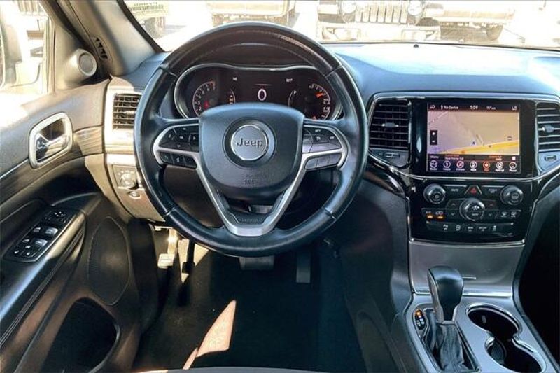 Used 2019 Jeep Grand Cherokee Laredo EImage 4