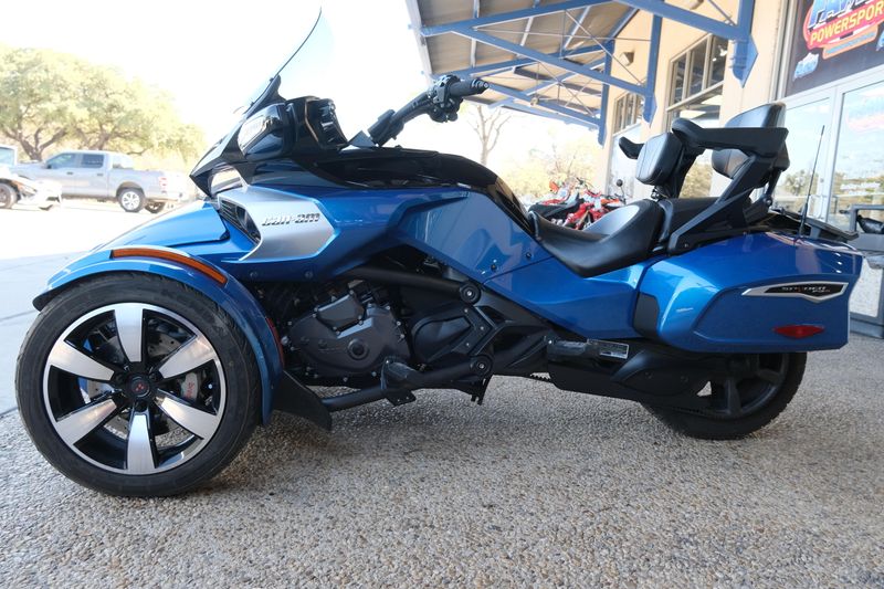 2018 Can-Am SPYDER F3T BLUEImage 2