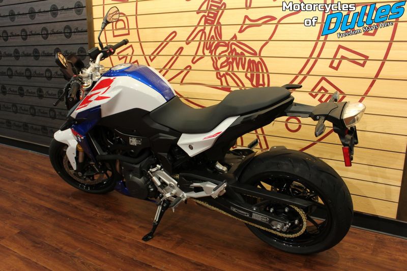 2024 BMW F 900 R Image 7