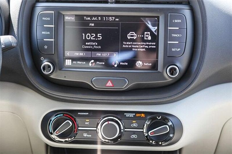 New 2025 Kia Soul LXImage 6