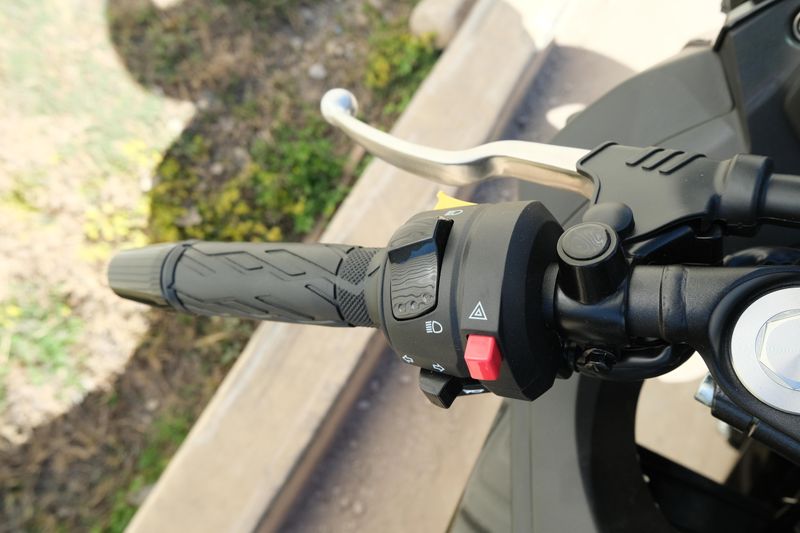 NEW 2025 SUZUKI GSX250R ABS Image 9