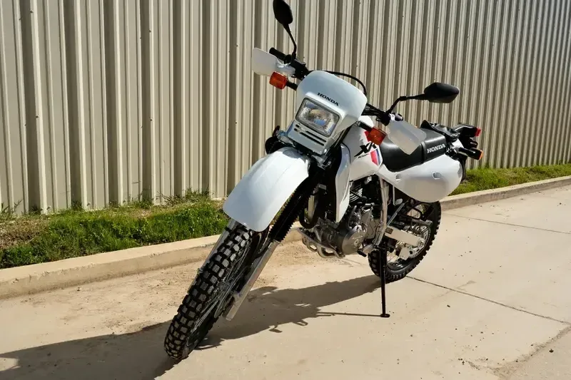 NEW 2025 HONDA XR650L WHITE Image 5