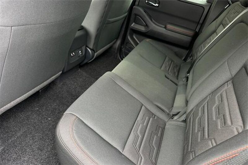 New 2025 Nissan Frontier PRO-XImage 9