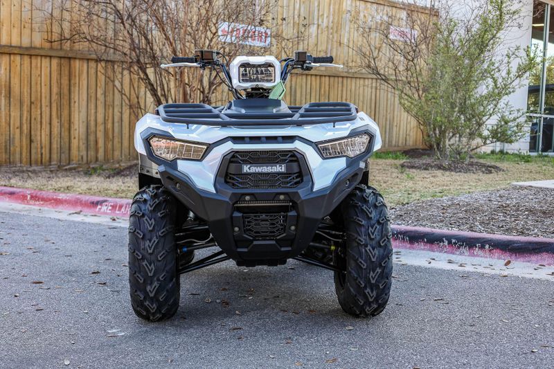 2025 Kawasaki BRUTE FORCE  450 4X4 WHITE Image 21