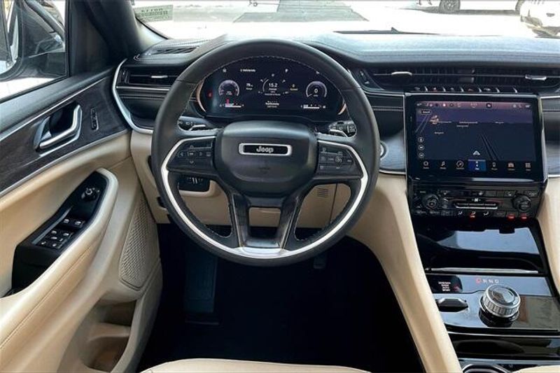 Used 2023 Jeep Grand Cherokee L LimitedImage 4