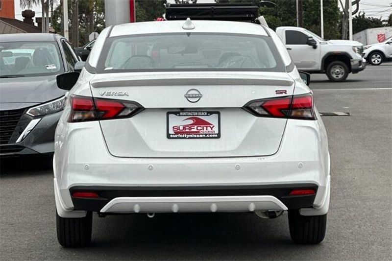 New 2025 Nissan Versa 1.6 SRImage 4