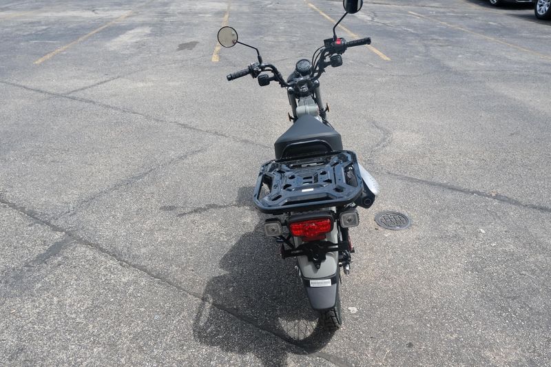 2025 Honda TRAIL 125 PEARL SMOKY GRAY Image 4