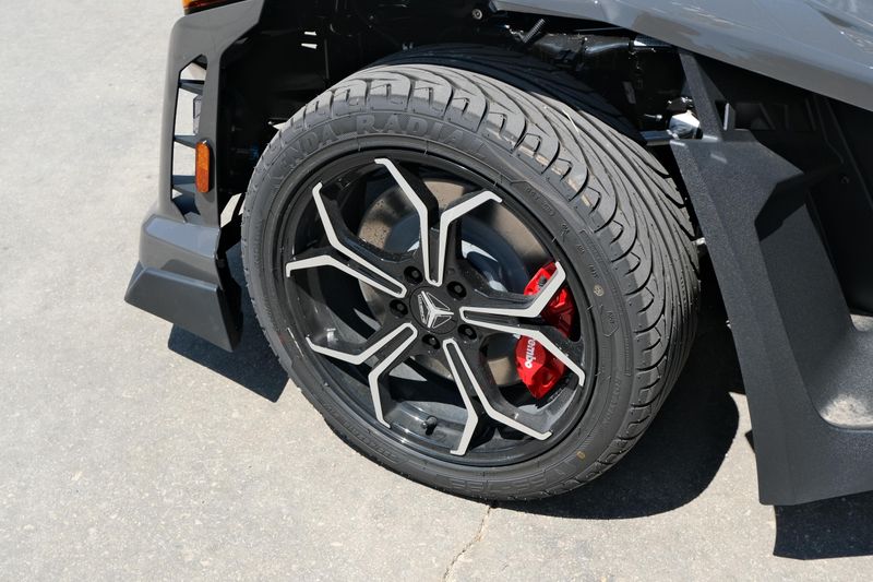 NEW 2025 POLARIS SLINGSHOT R AUTODRIVE Image 9