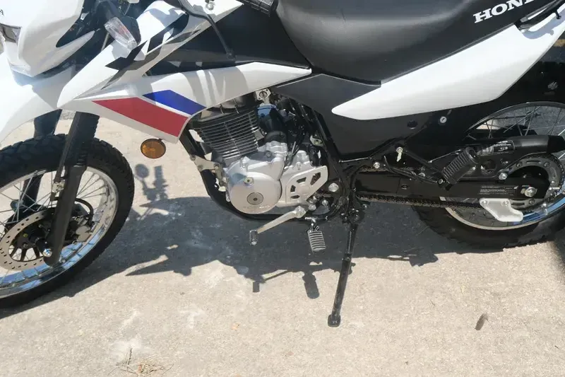 NEW 2025 HONDA XR150L Image 10