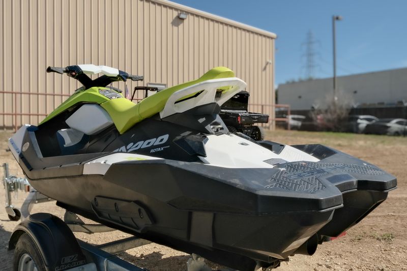 2023 SEADOO SPARK 3UP MANTA GREEN AND WHITE  in a MANTA GREEN AND WHITE exterior color. Family PowerSports (877) 886-1997 familypowersports.com 