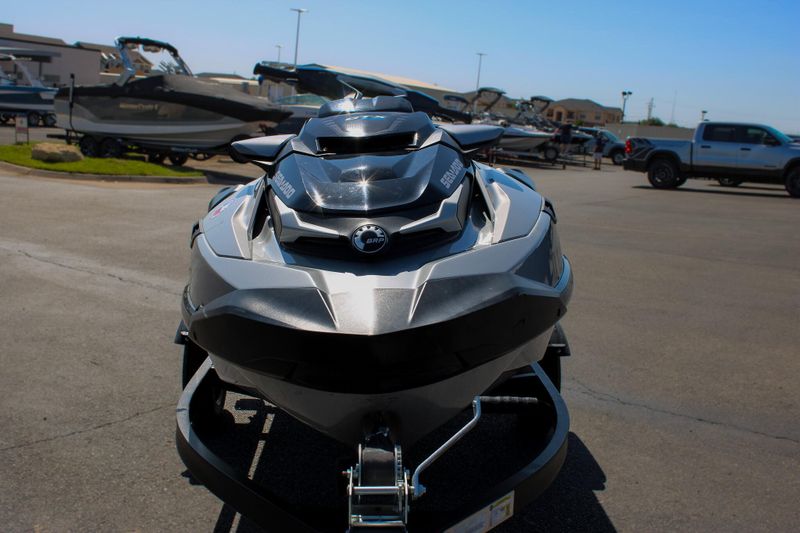 2021 SEADOO GTX 300 LTD SILVER Image 3