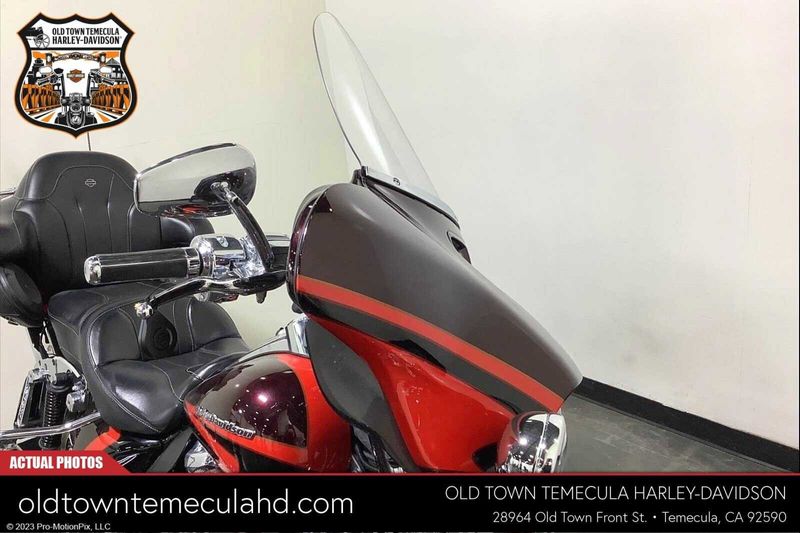 2017 Harley-Davidson Electra Glide in a BLK GNT/EL RED W/PINSTRIPE exterior color. BMW Motorcycles of Temecula – Southern California 951-395-0675 bmwmotorcyclesoftemecula.com 