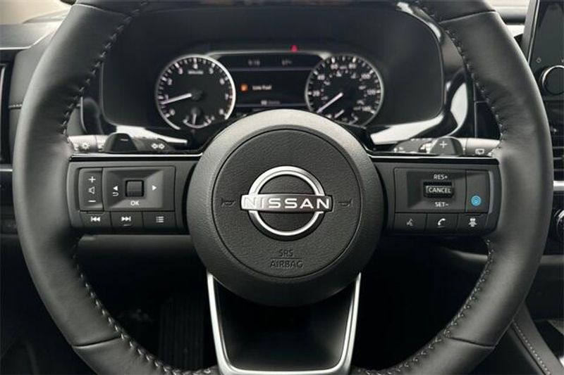 New 2025 Nissan Pathfinder SLImage 21