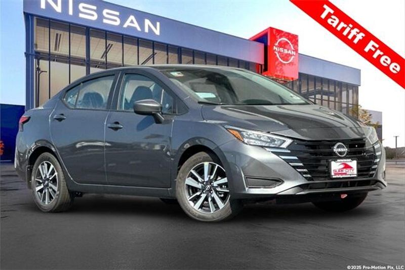 New 2025 Nissan Versa 1.6 SVImage 1