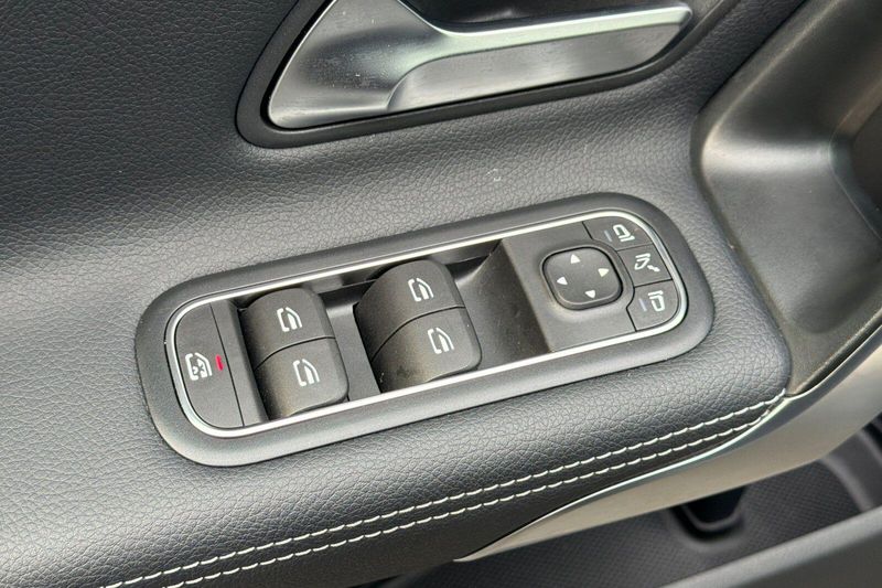 Used 2025 Mercedes-Benz CLA 250Image 12