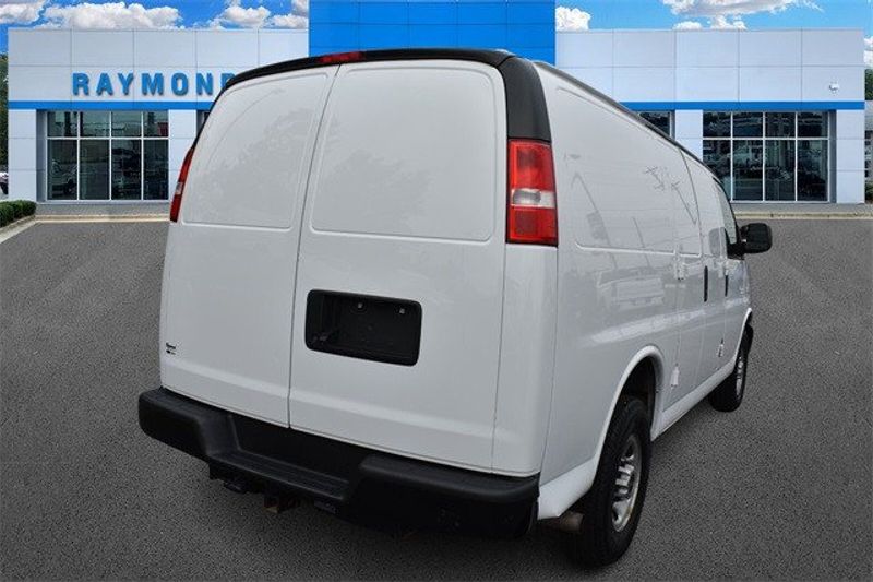 2021 GMC Savana 2500 Work VanImage 3