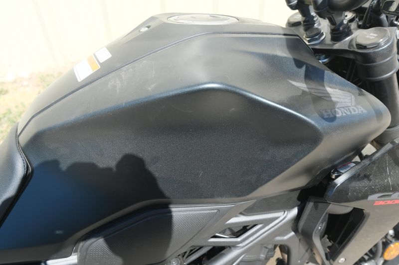 NEW 2025 HONDA CB300R ABS Image 14