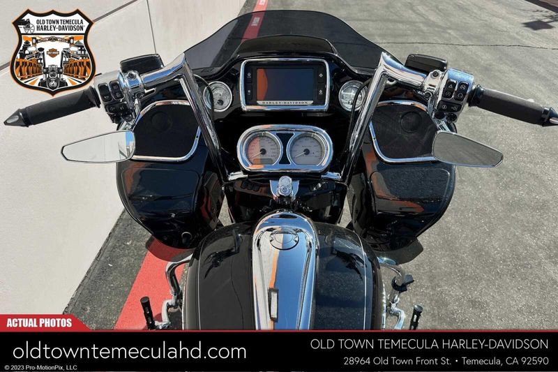 2015 Harley-Davidson Road Glide in a BLACK W/ PINSTRIPE exterior color. BMW Motorcycles of Temecula – Southern California (951) 506-6903 bmwmotorcyclesoftemecula.com 