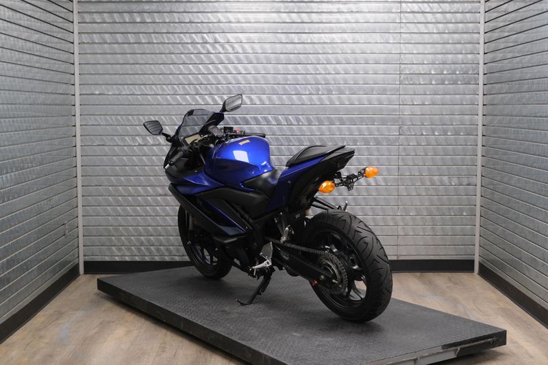 USED 2023 YAMAHA YZFR3 ABS Image 5