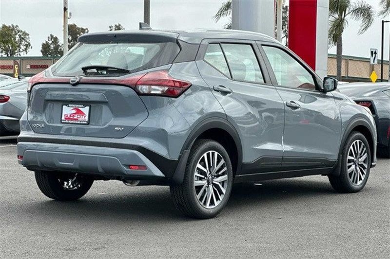 2024 Nissan Kicks SVImage 3