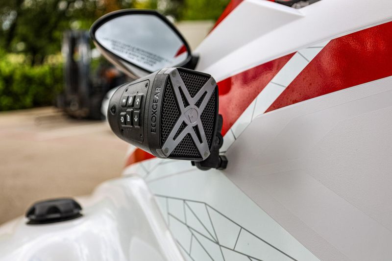 2021 Yamaha EX LIMITED TORCH RED AND WHITE Image 8