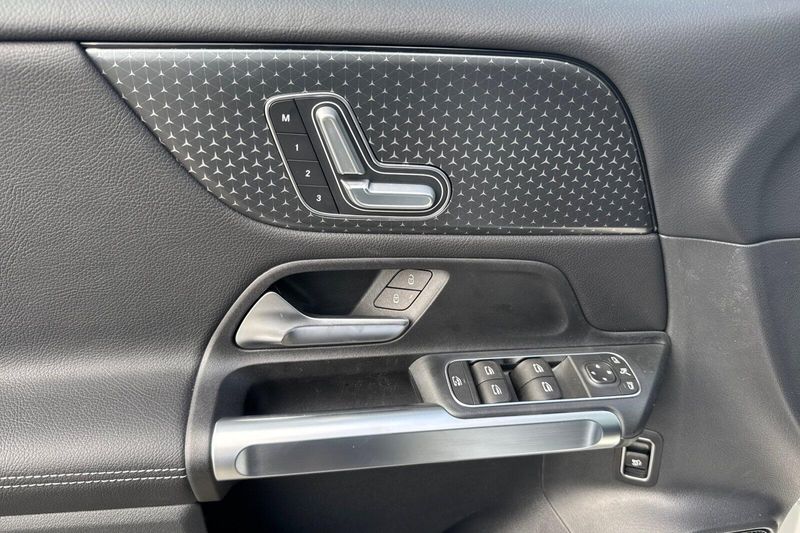 New 2026 Mercedes-Benz GLB 250Image 8