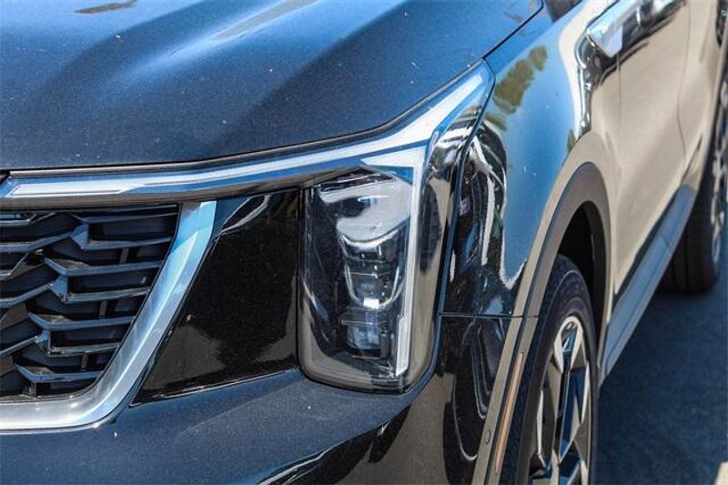 New 2025 Kia Sorento SXImage 13