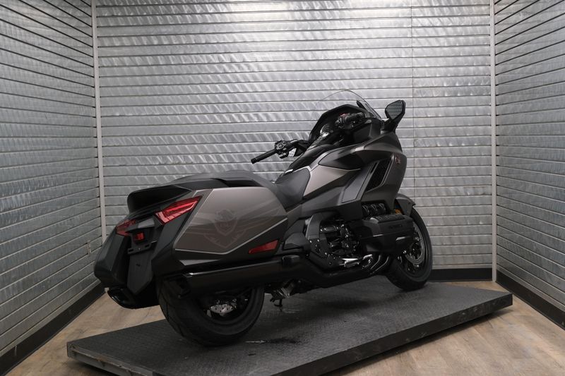 NEW 2026 HONDA GOLDWING AUTOMATIC DCT Image 3