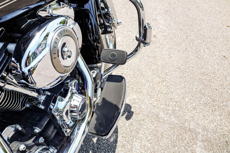 2007 HARLEY ROAD KING CLASSIC  BLACK Image 13
