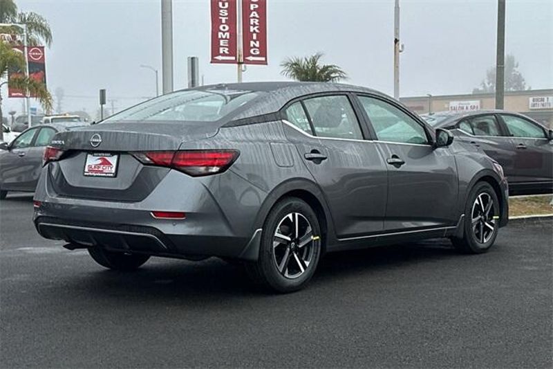 New 2025 Nissan Sentra SVImage 3