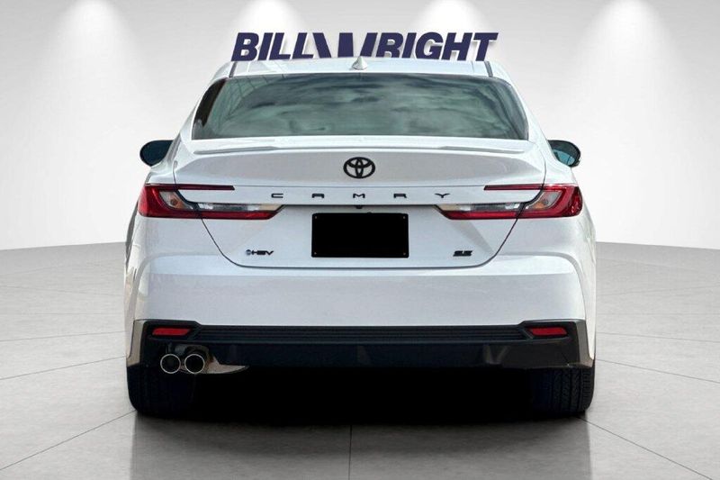 New 2026 Toyota Camry SEImage 4