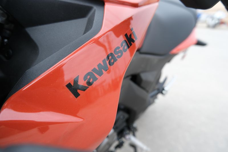 2025 Kawasaki Z125 PRO PEARL LAVA ORANGEImage 2