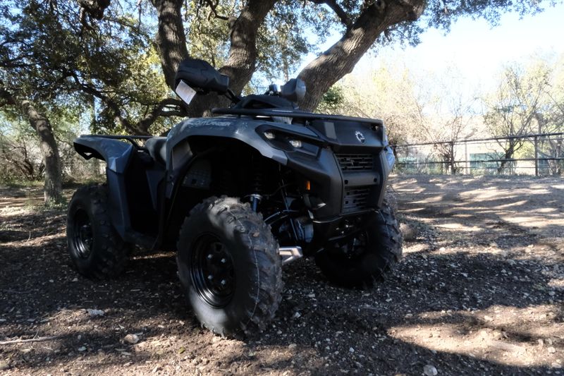 2025 CAN-AM OUTLANDER 500 GRANITE GRAY in a GRANITE GRAY exterior color. Family PowerSports (877) 886-1997 familypowersports.com 