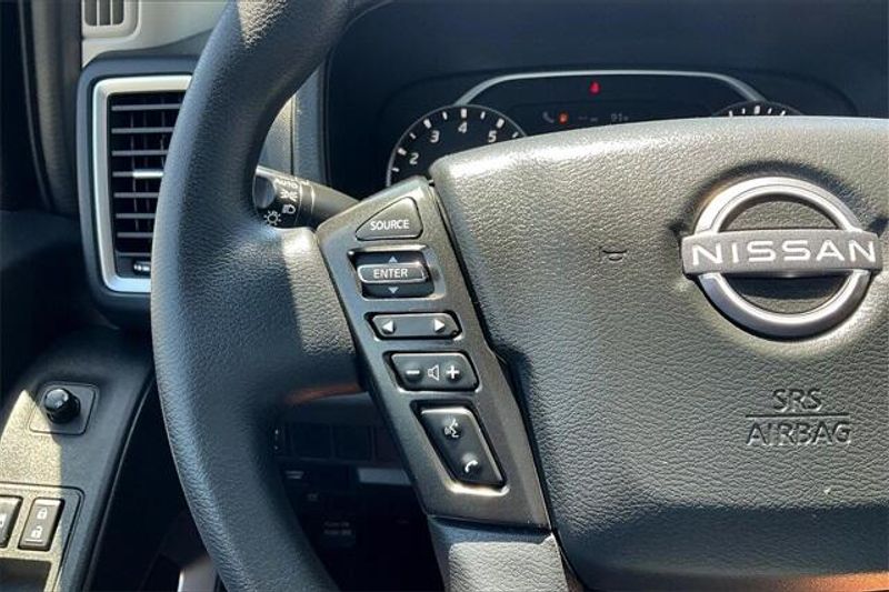 Used 2024 Nissan Frontier SVImage 18