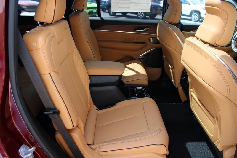 2025 Jeep Grand Cherokee L Summit Reserve photo 26