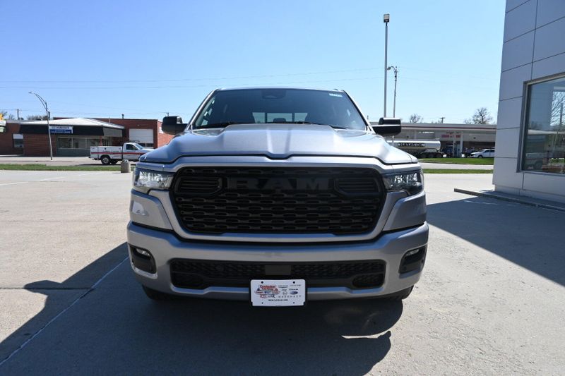 2025 RAM 1500 TradesmanImage 3